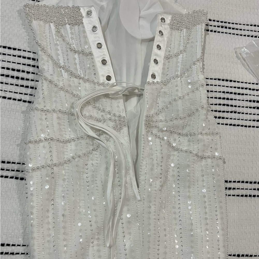 Elegant White Strapless Dress - Picture 6 of 7
